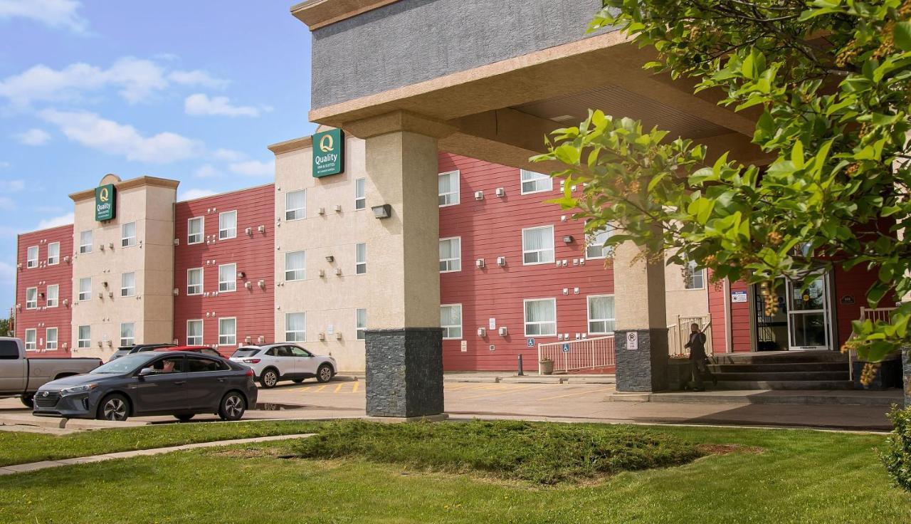 Quality Inn & Suites Whitecourt Extérieur photo