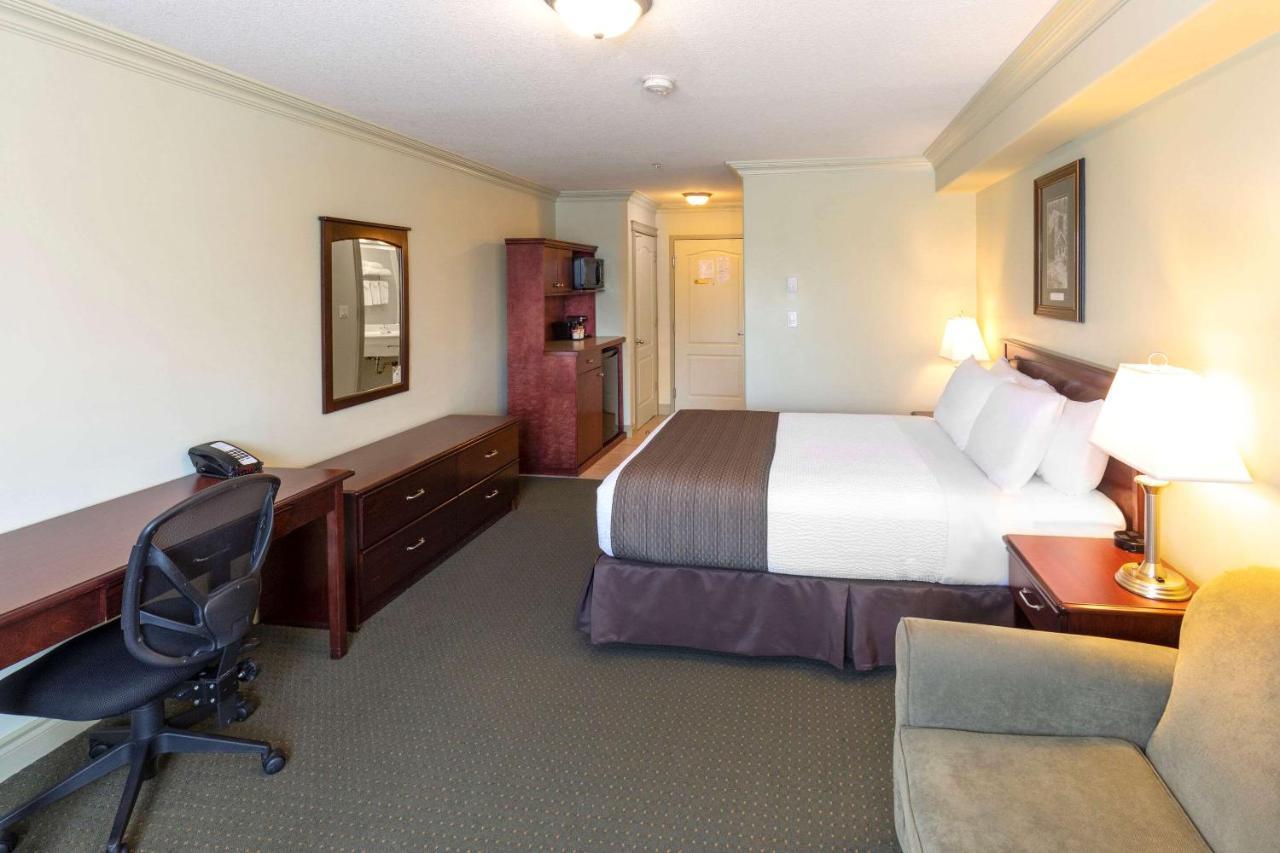 Quality Inn & Suites Whitecourt Extérieur photo