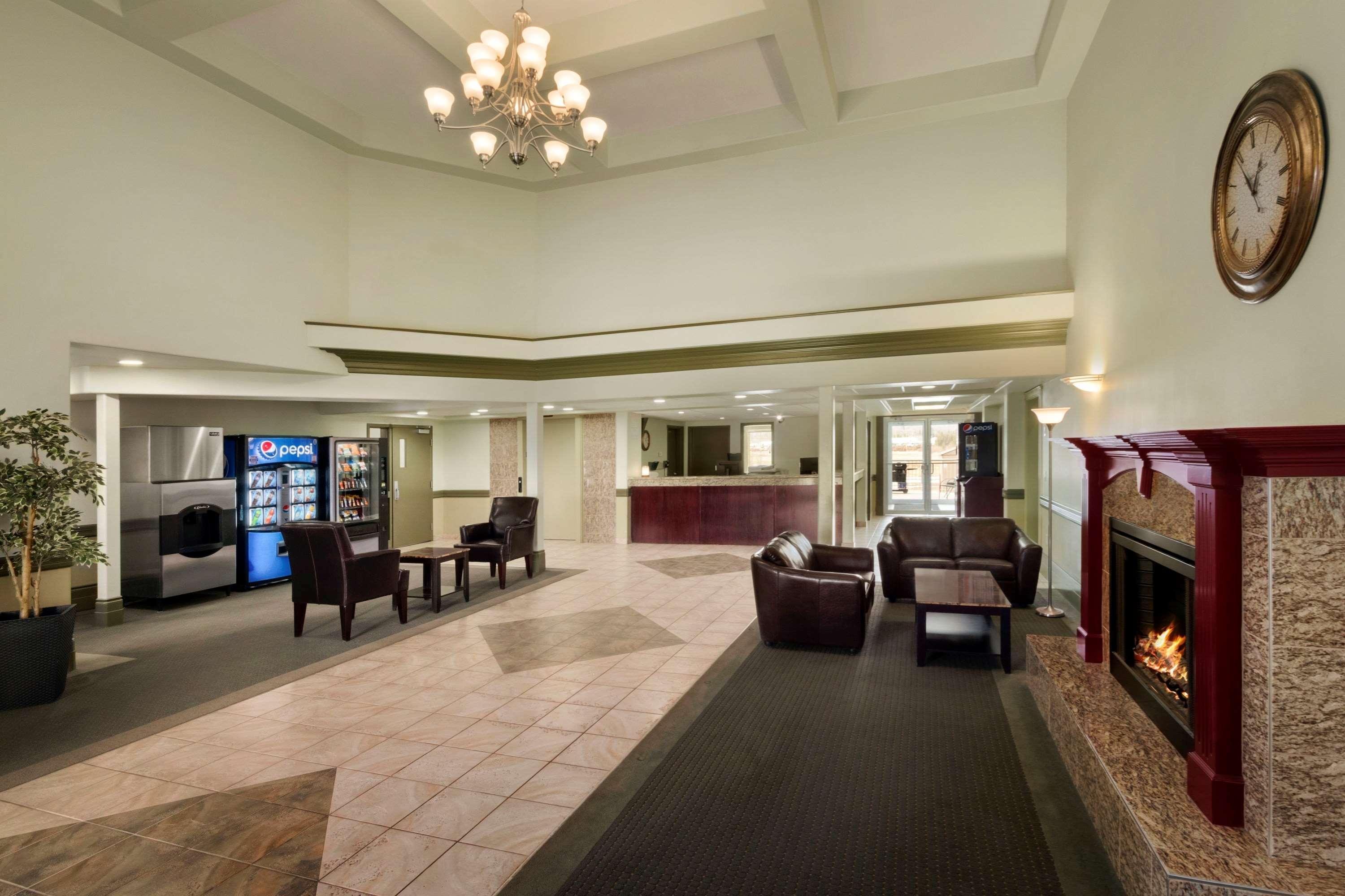 Quality Inn & Suites Whitecourt Extérieur photo
