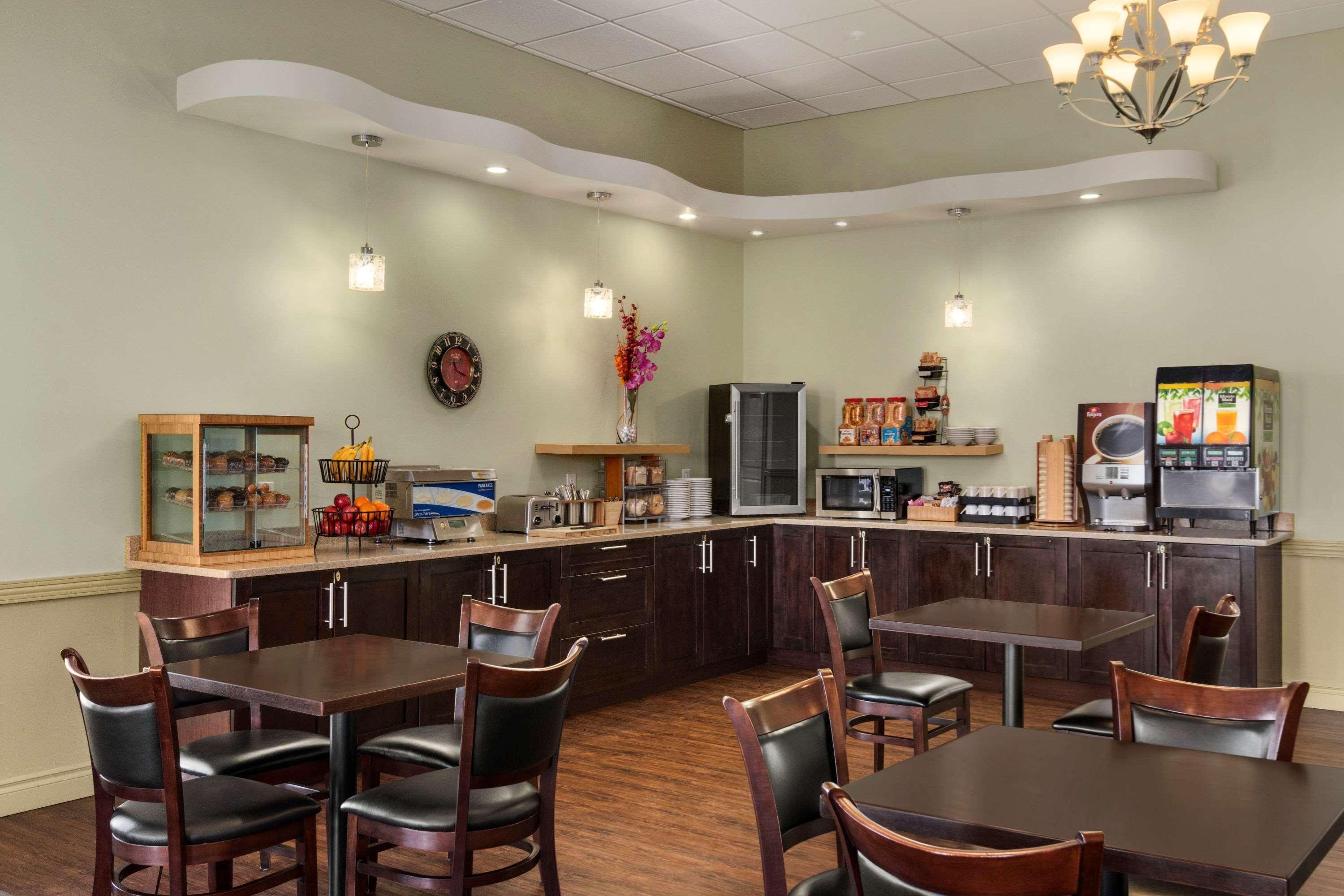Quality Inn & Suites Whitecourt Extérieur photo