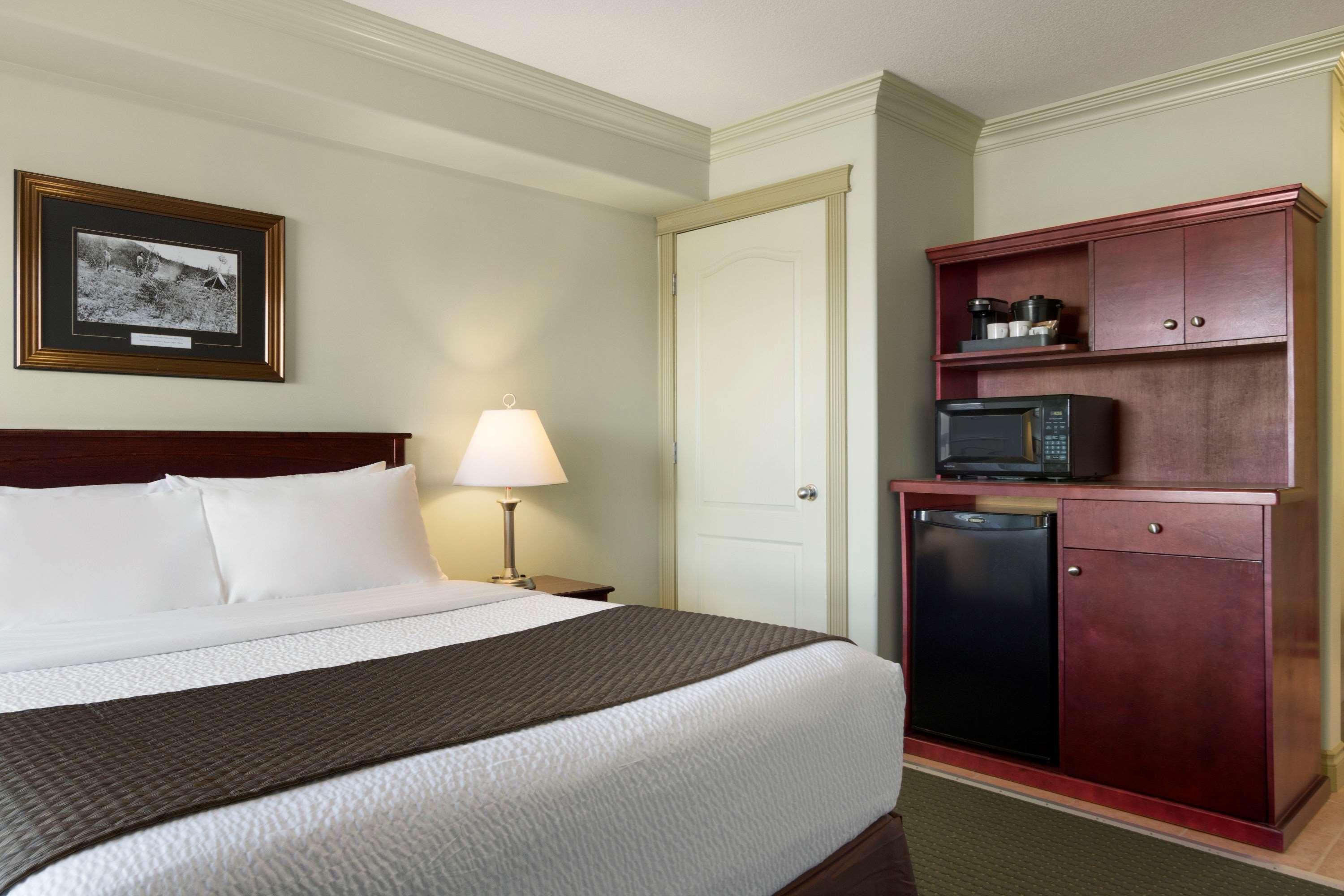 Quality Inn & Suites Whitecourt Extérieur photo