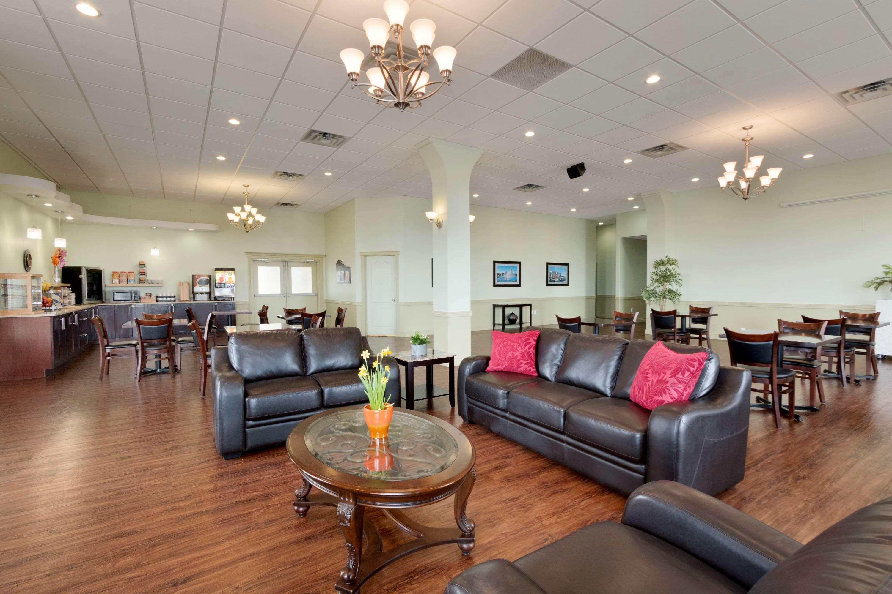 Quality Inn & Suites Whitecourt Extérieur photo
