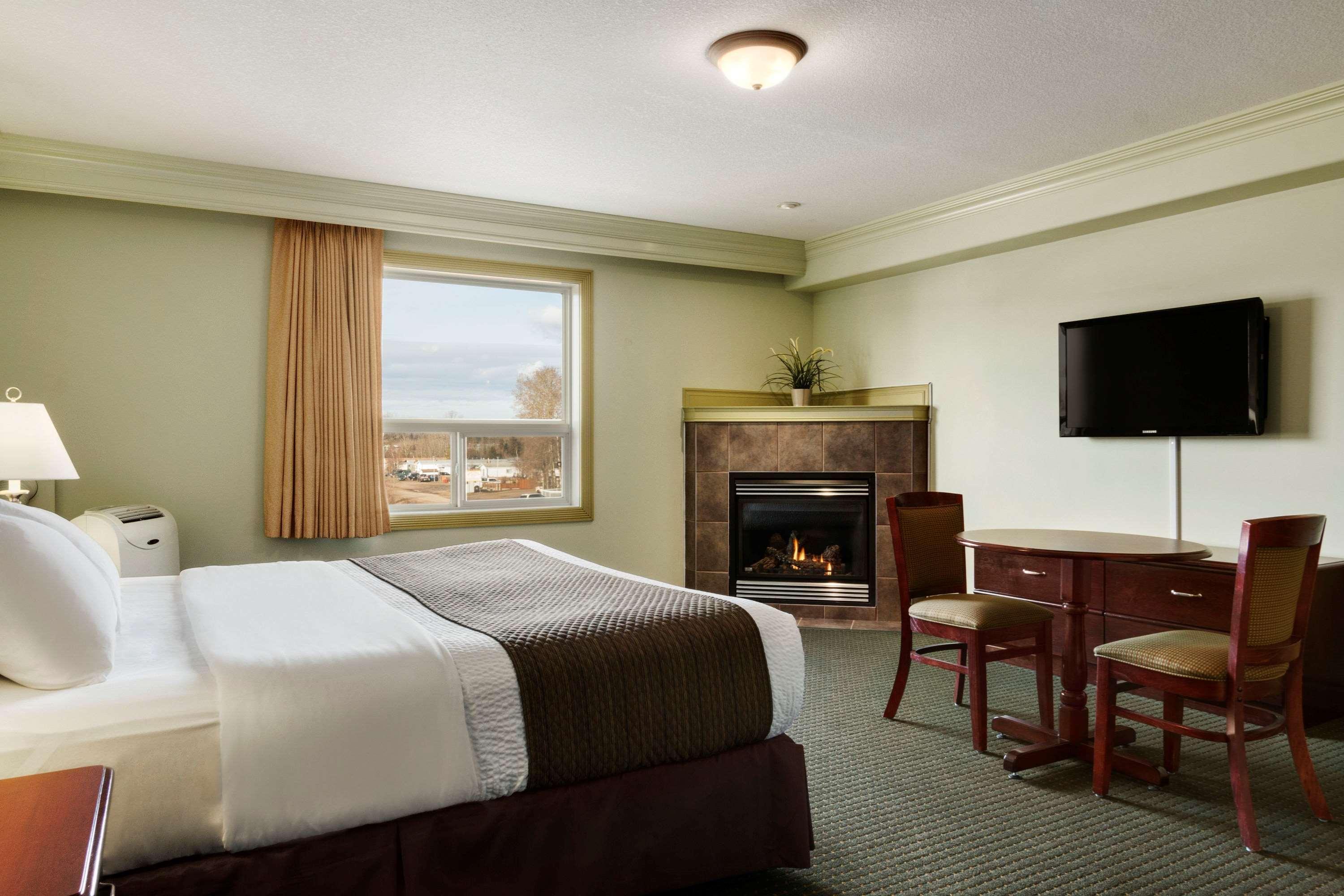 Quality Inn & Suites Whitecourt Extérieur photo