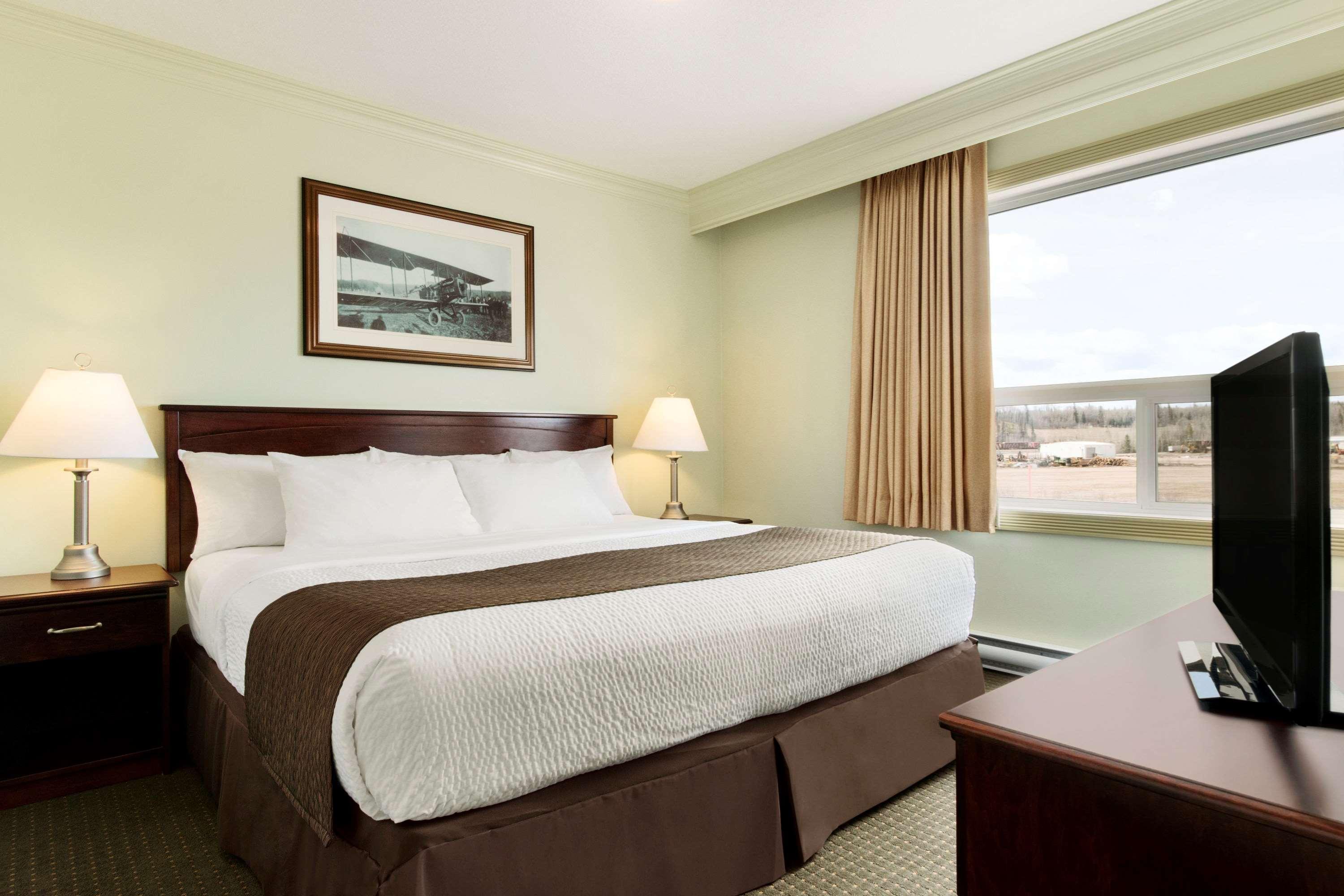 Quality Inn & Suites Whitecourt Extérieur photo