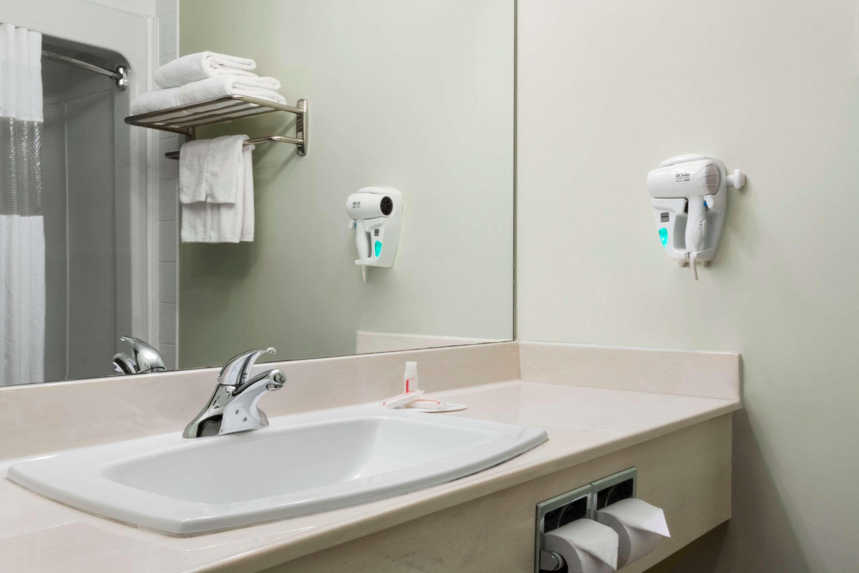 Quality Inn & Suites Whitecourt Extérieur photo