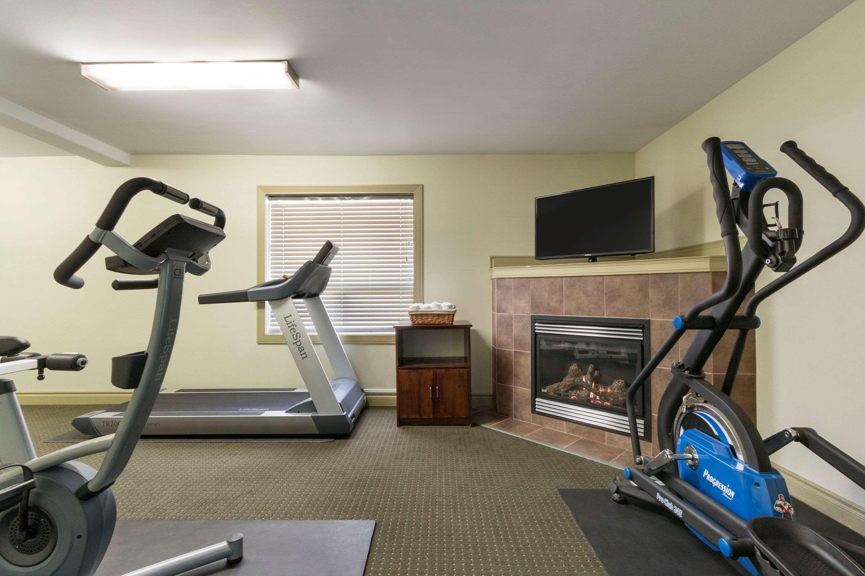 Quality Inn & Suites Whitecourt Extérieur photo
