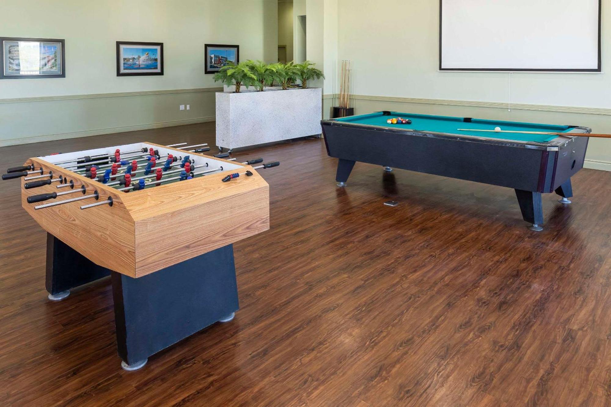 Quality Inn & Suites Whitecourt Extérieur photo