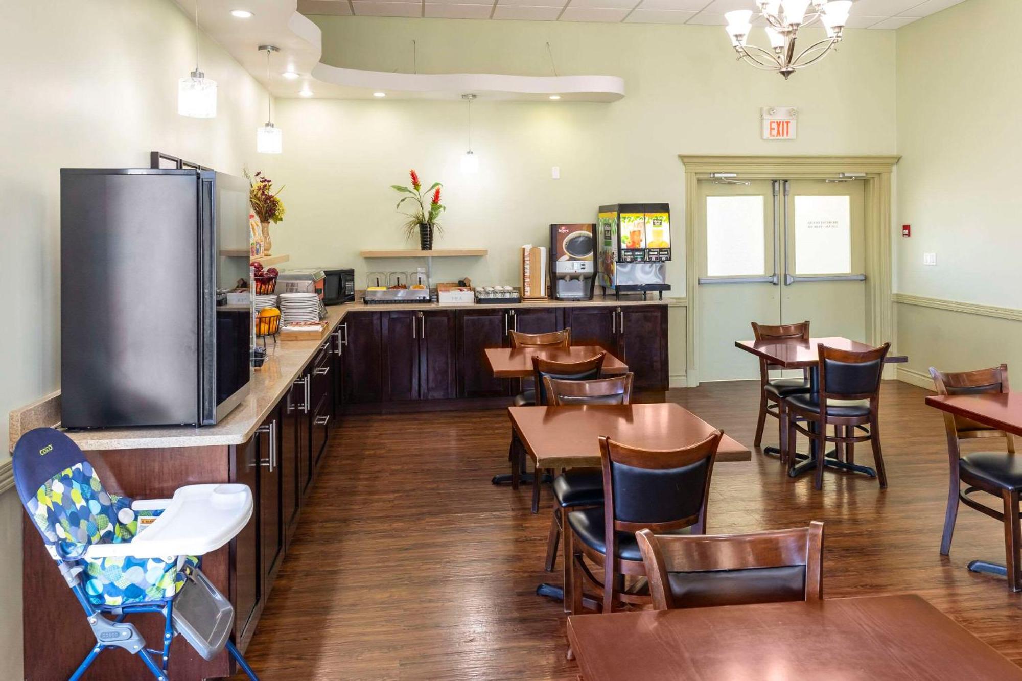 Quality Inn & Suites Whitecourt Extérieur photo