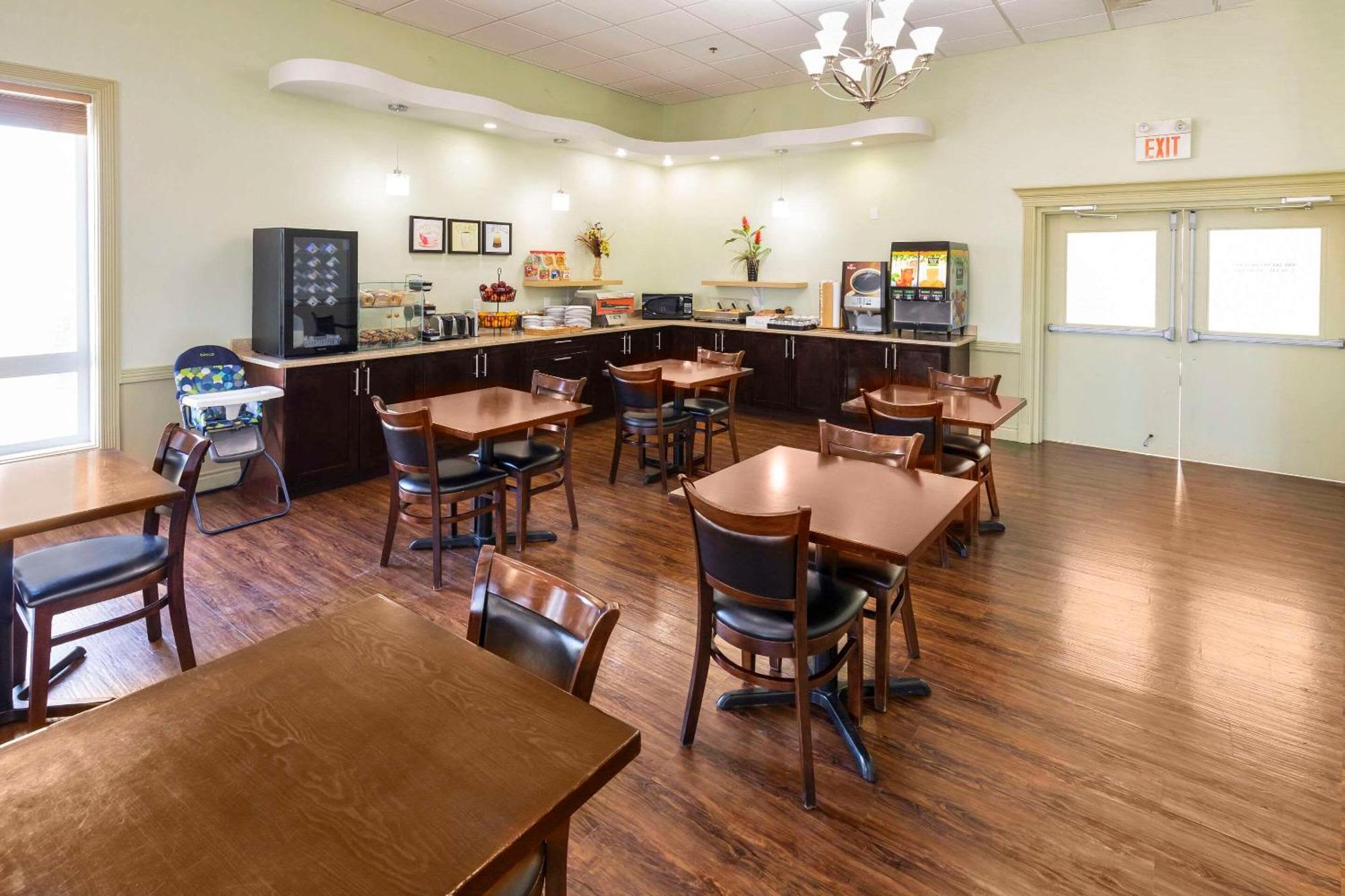 Quality Inn & Suites Whitecourt Extérieur photo