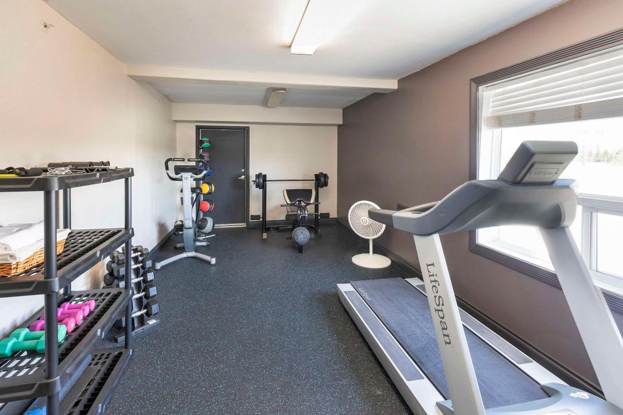 Quality Inn & Suites Whitecourt Extérieur photo