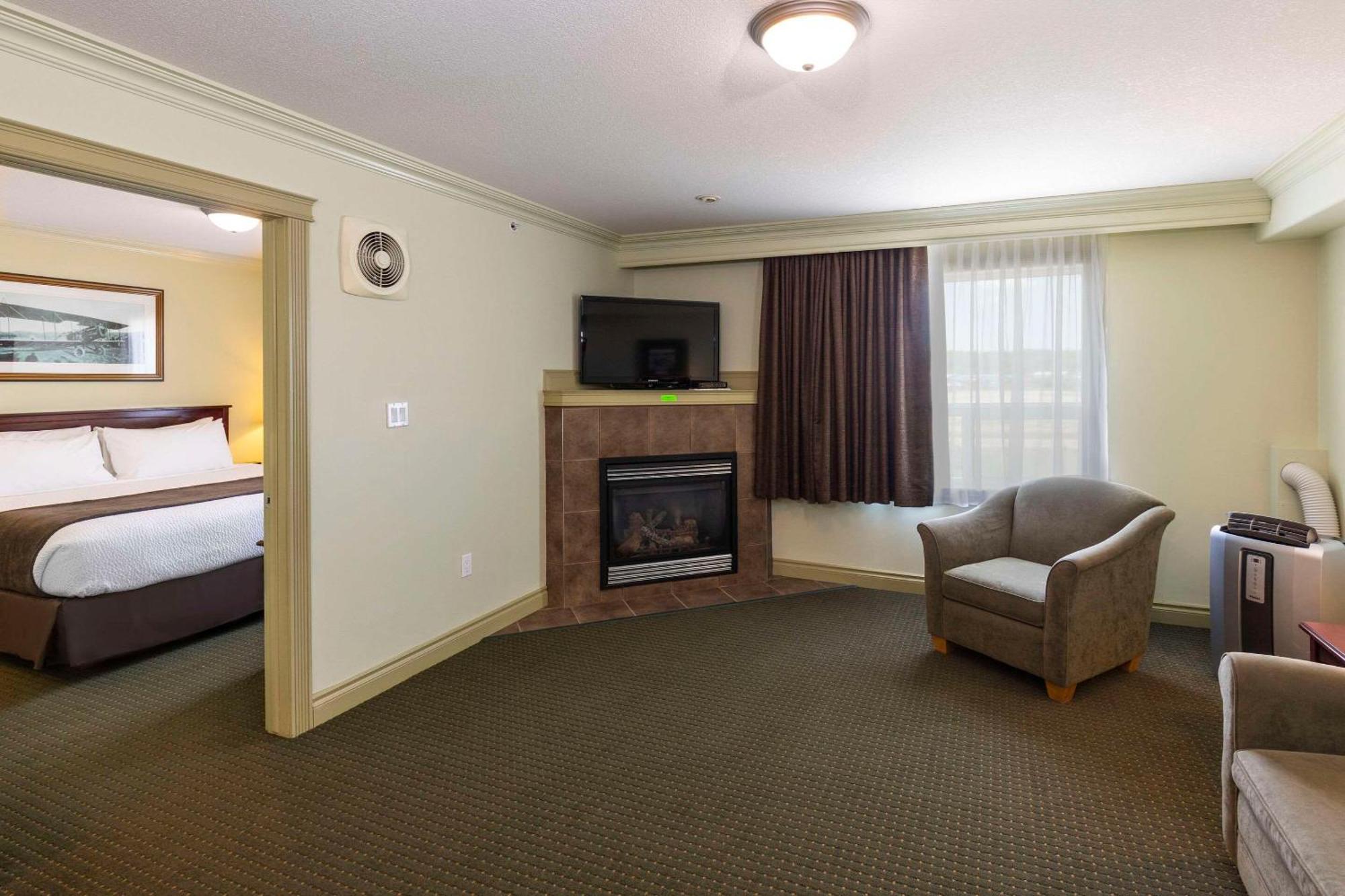 Quality Inn & Suites Whitecourt Extérieur photo