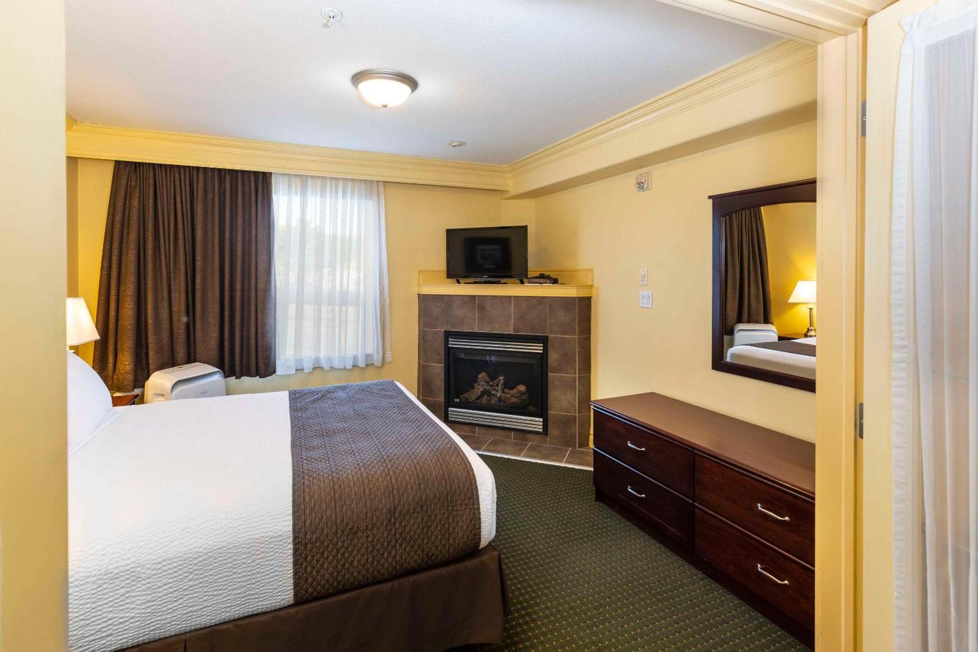 Quality Inn & Suites Whitecourt Extérieur photo