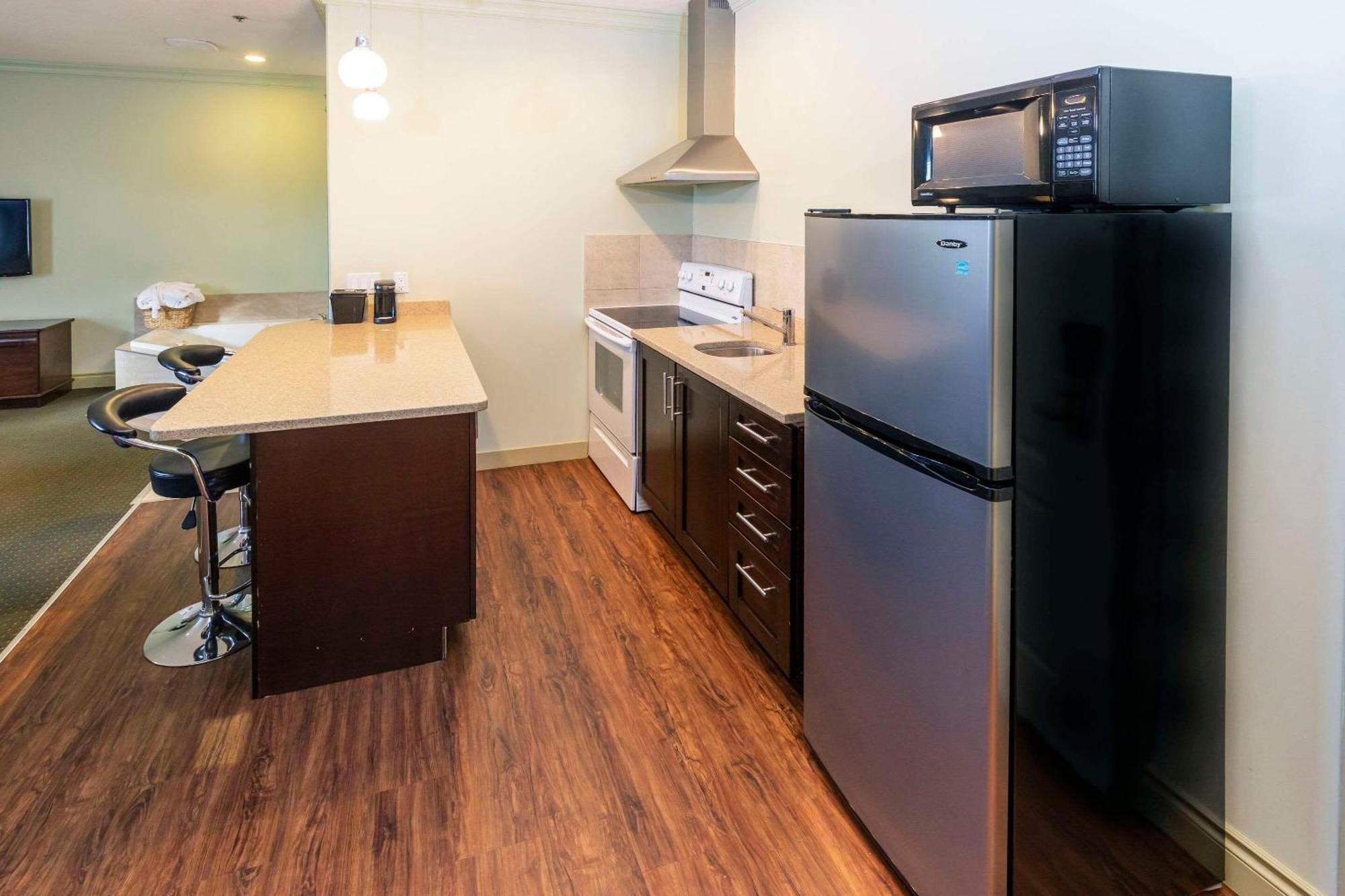 Quality Inn & Suites Whitecourt Extérieur photo