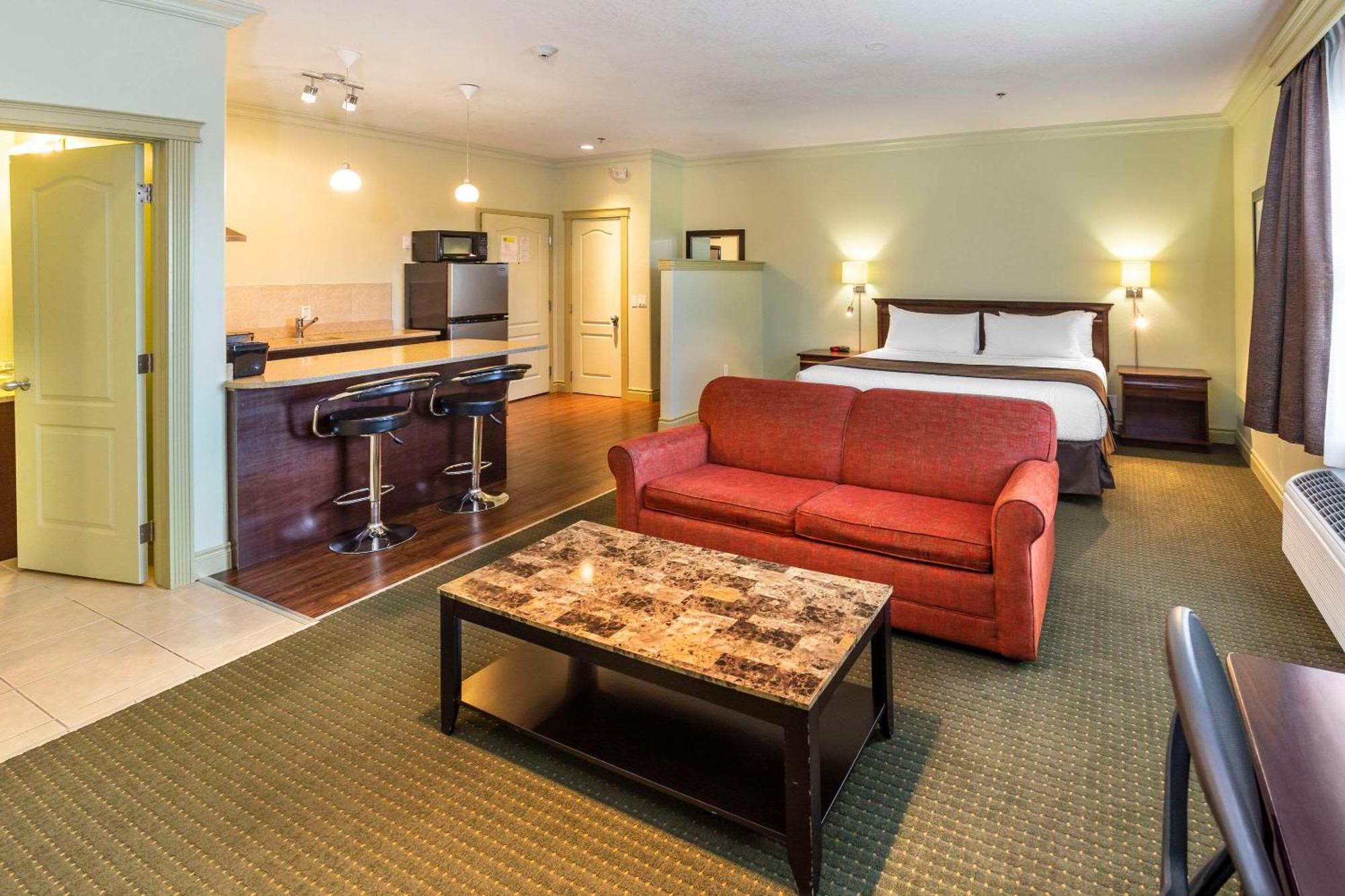 Quality Inn & Suites Whitecourt Extérieur photo