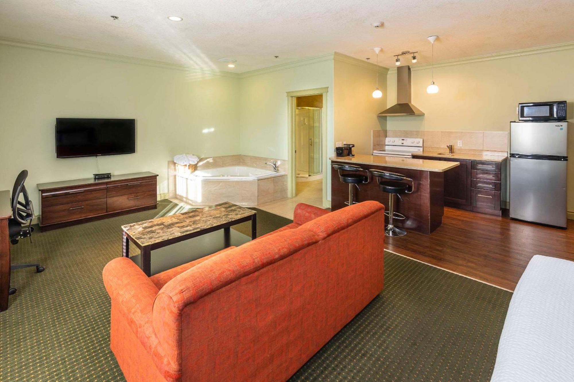 Quality Inn & Suites Whitecourt Extérieur photo