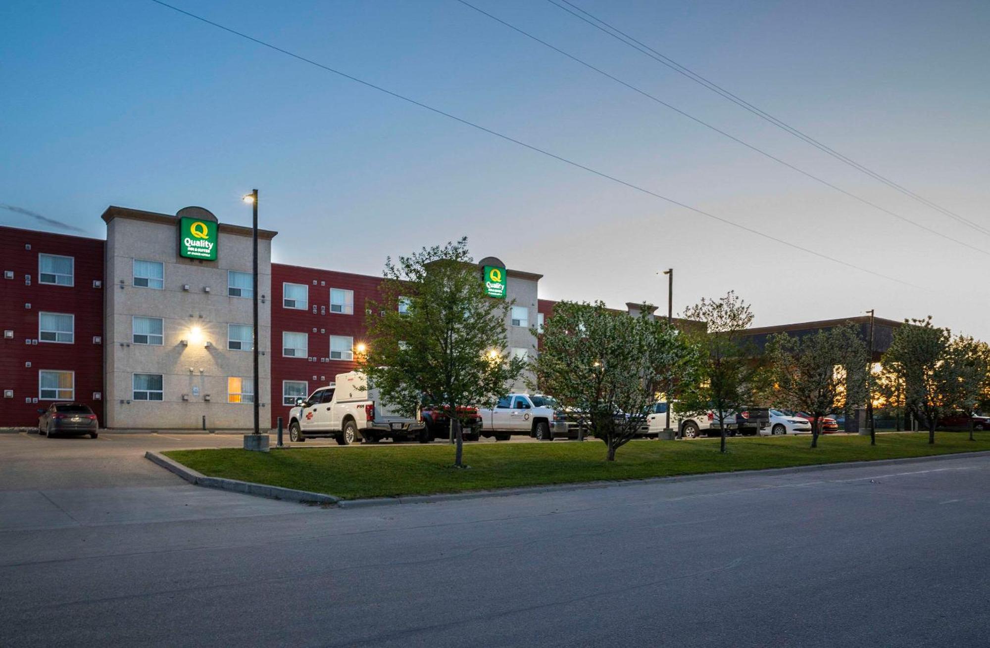 Quality Inn & Suites Whitecourt Extérieur photo