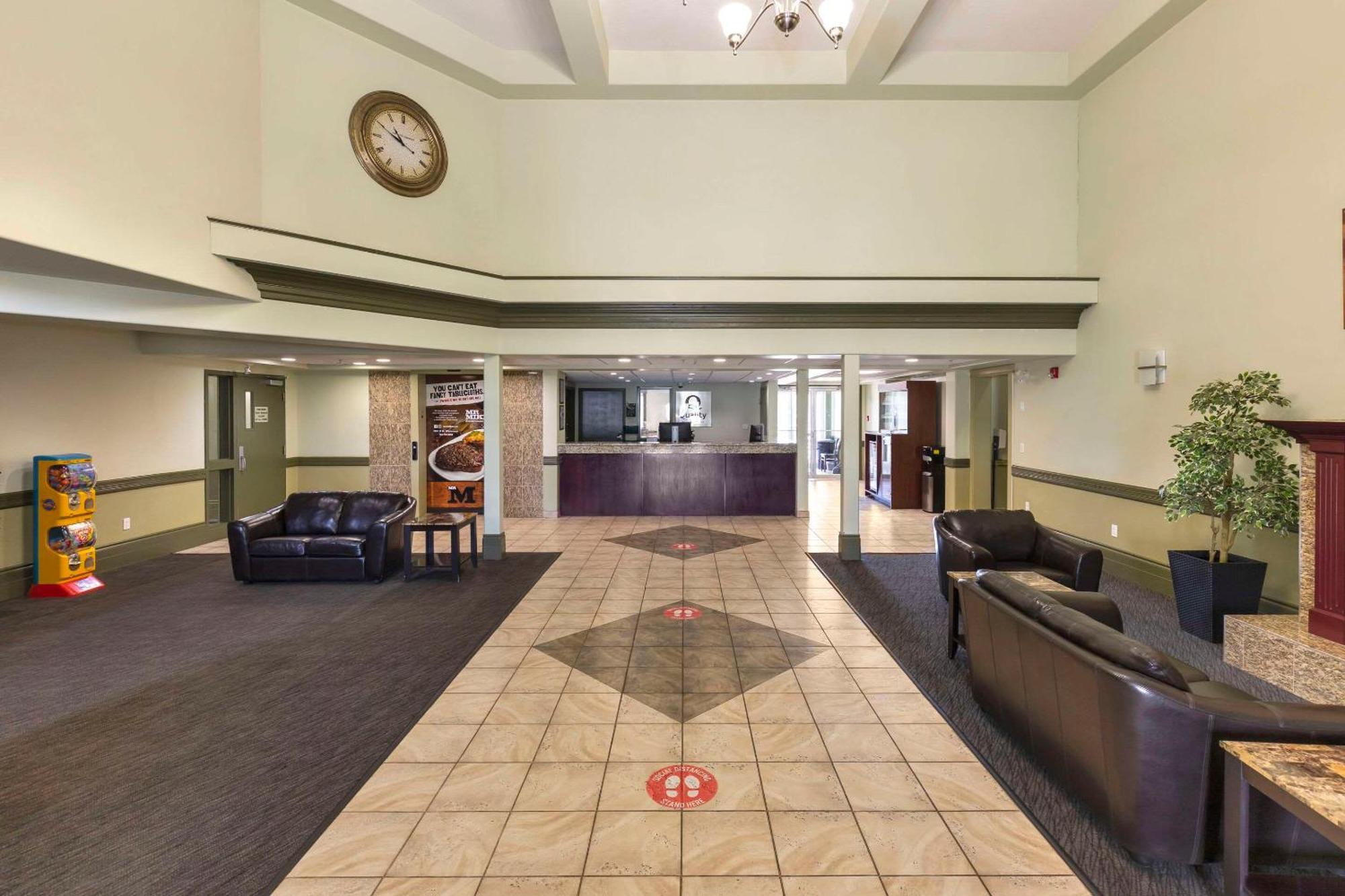 Quality Inn & Suites Whitecourt Extérieur photo