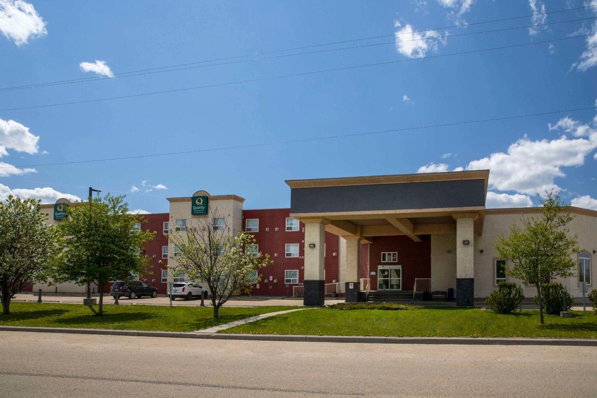 Quality Inn & Suites Whitecourt Extérieur photo