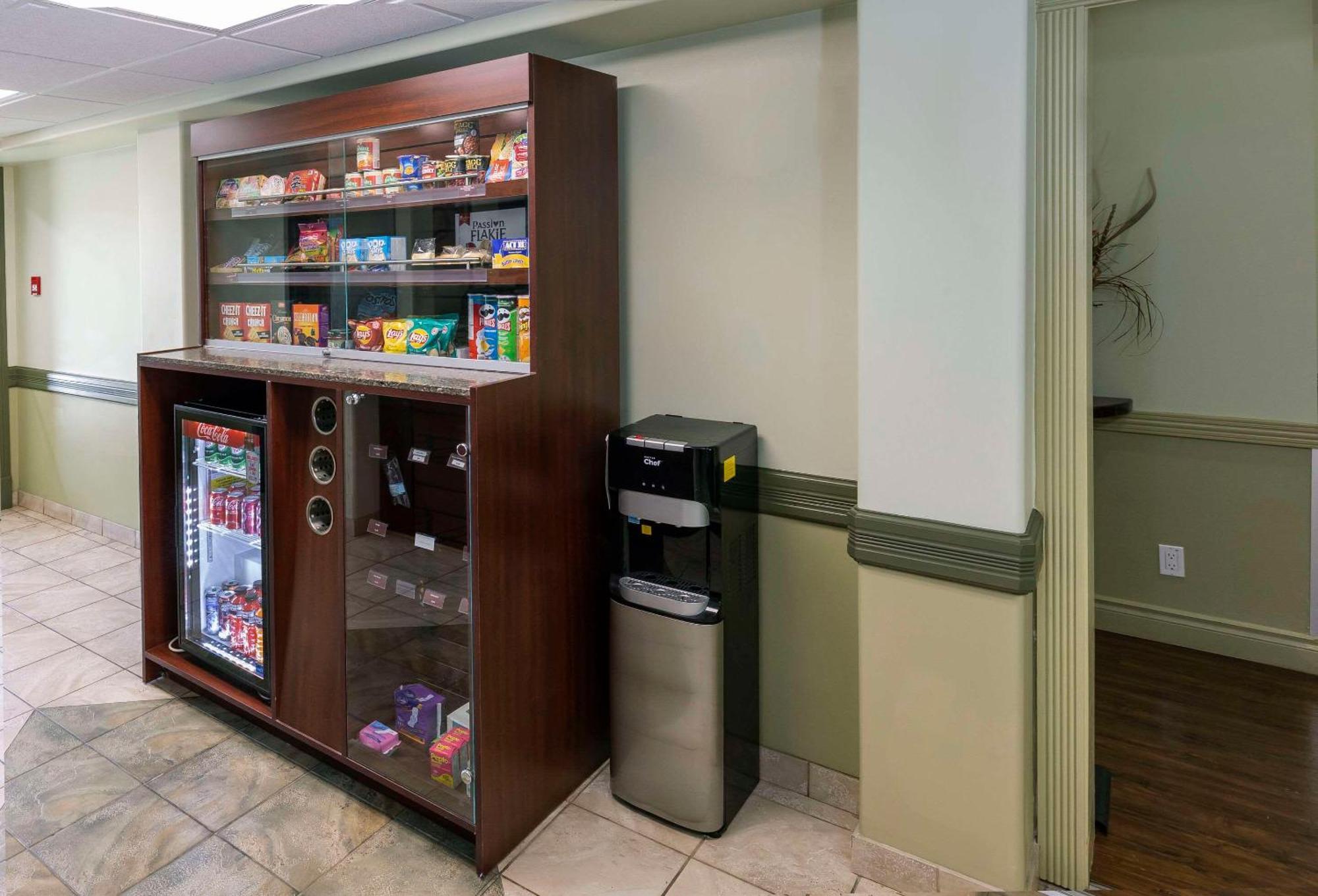 Quality Inn & Suites Whitecourt Extérieur photo