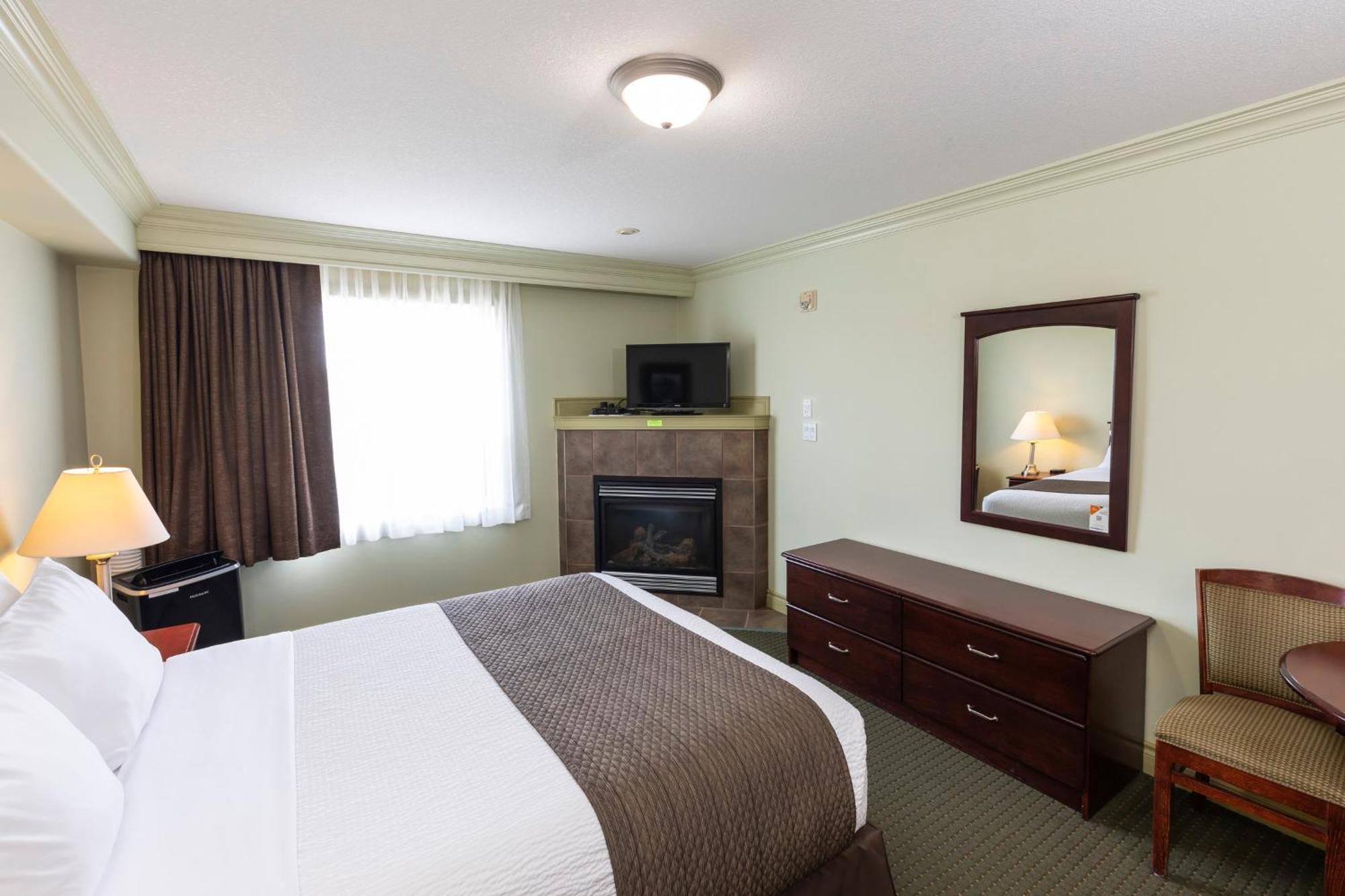 Quality Inn & Suites Whitecourt Extérieur photo