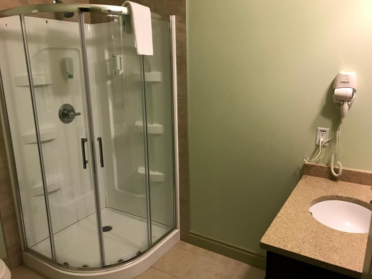 Quality Inn & Suites Whitecourt Extérieur photo